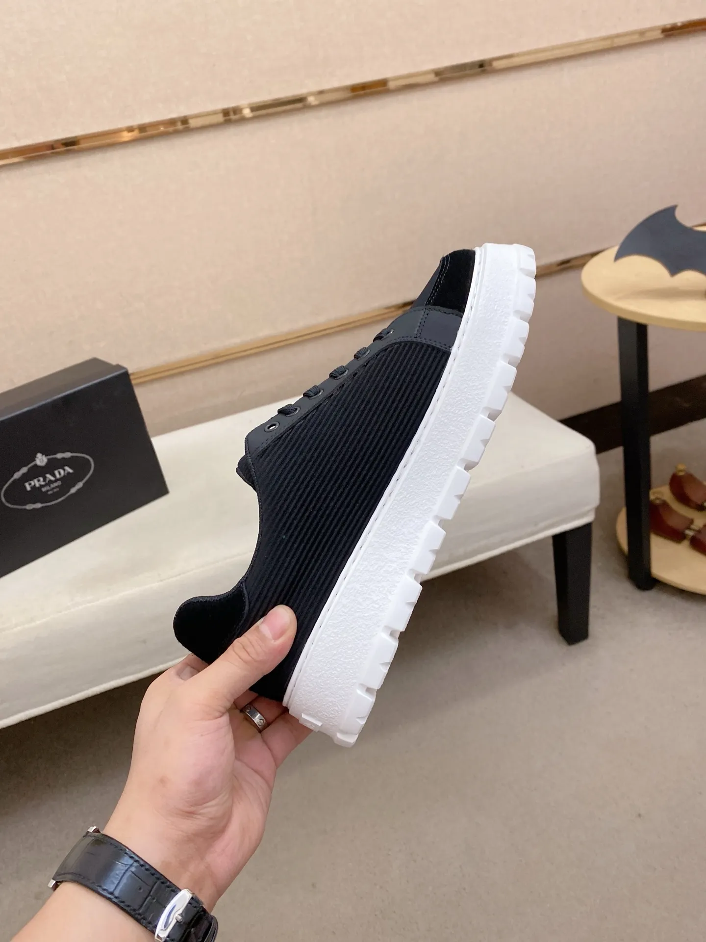 Men's men's shoes💰: 440💰[Prada～Prada] Trendy new styles are on the market. Same style as the official website. Counter quality. Original version. [Strong] [Strong] Imported selected first-layer cowhide. Comfortable and breathable sheepskin lining, fine workmanship, upper layer made of 100% pure cowhide, original last shape, comfortable on the feet, shoe sizes 38 to 44